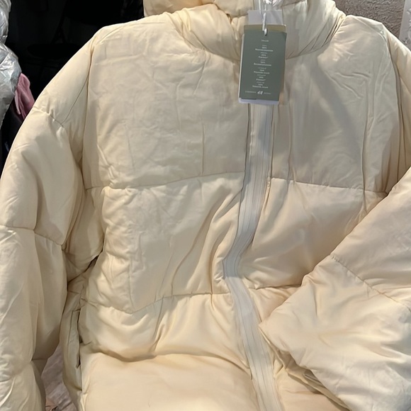 H&M Puffy Jacket 🧥 - Picture 4 of 10